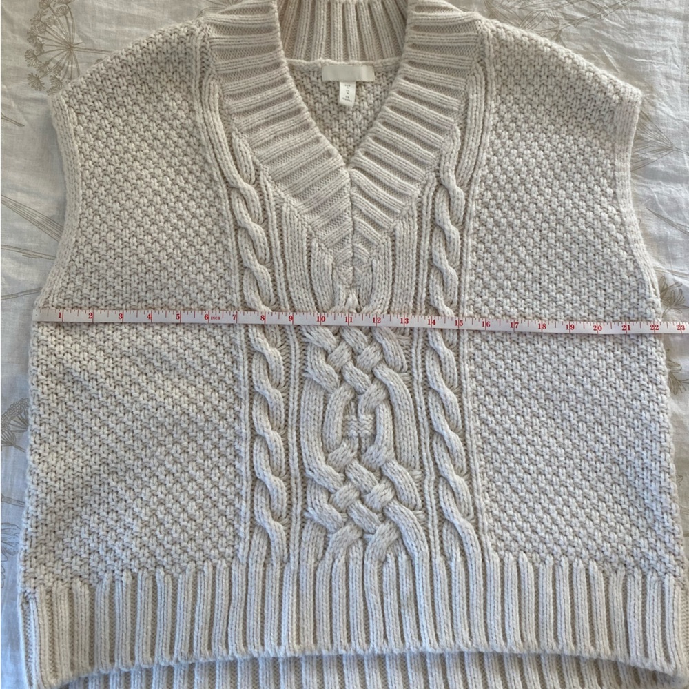 H&M Bloggers Favorite Sweater Vest - Picture 8 of 9